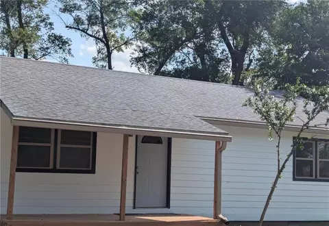 925 E 21st Ter, Lawrence, KS 66046