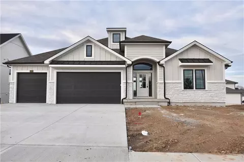 8312 NE 76th Ter, Kansas City, MO 64158