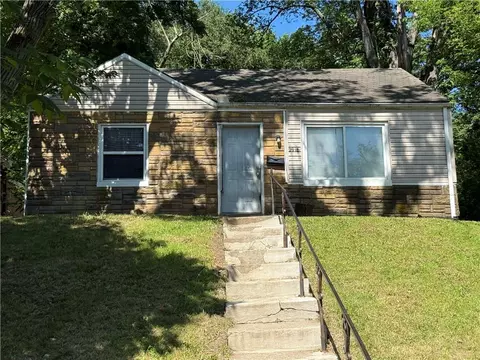 2918 S 51st St, Kansas City, KS 66106
