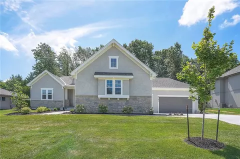 6753 Longview Rd, Shawnee, KS 66218