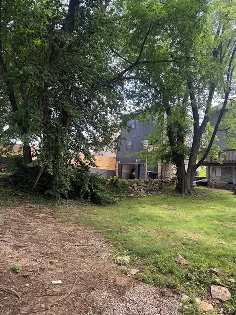 1215 W 21 St, Kansas City, MO 64108
