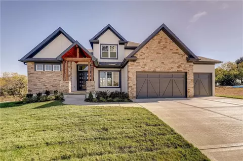 4005 NE Apple Grove Dr, Lees Summit, MO 64064