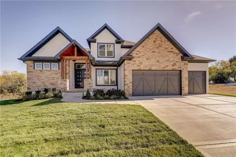 4005 NE Apple Grove Dr, Lees Summit, MO 64064