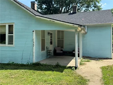 507 Santa Fe St, Leavenworth, KS 66048