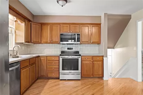 Kitchen - 1836 E 153rd Cir, Olathe, KS 66062 photo 2 of 3
