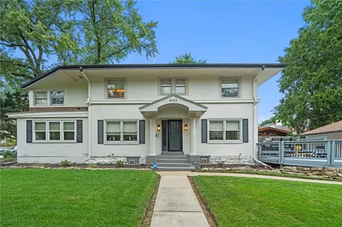 6142 Brookside Blvd, Kansas City, MO 64113