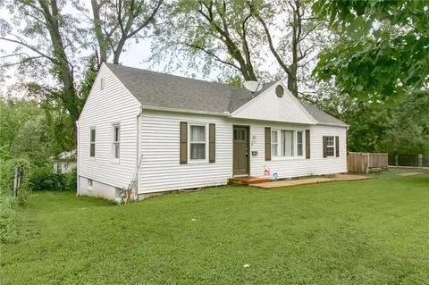 1007 Vest Dr, Warrensburg, MO 64093
