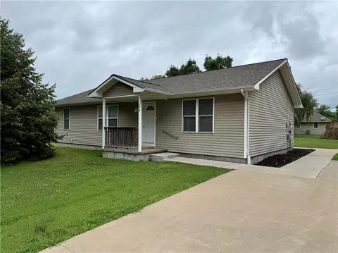 1316 Des Moines St, Burlington, KS 66839
