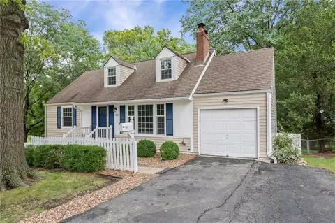 7407 Roe Ave, Prairie Village, KS 66208