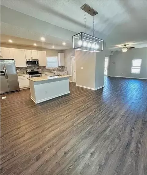 1319 E 32nd Ter, Kansas City, MO 64109