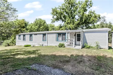 422 Hoover St, Pomona, KS 66076
