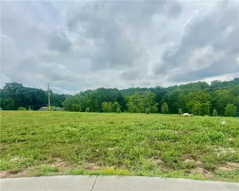 13930 NW 70th St, Parkville, MO 64152