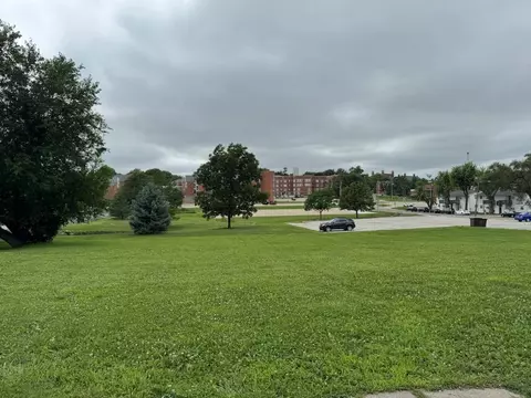 610-616 N Walnut St, Maryville, MO 64468