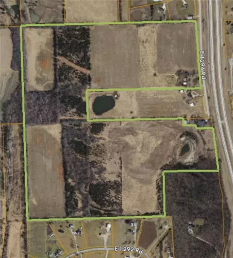 125 E Acres E 1296 Rd, Lawrence, KS 66047