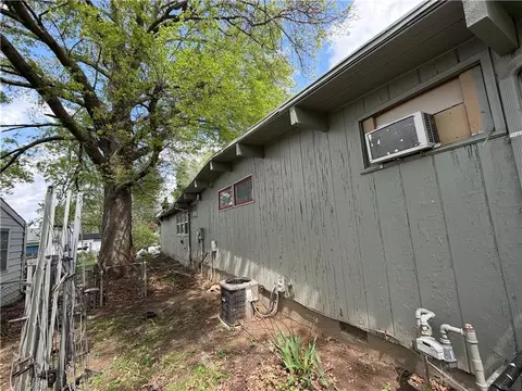 Exterior - 11120 E 36th St, Independence, MO 64052 photo 8 of 10