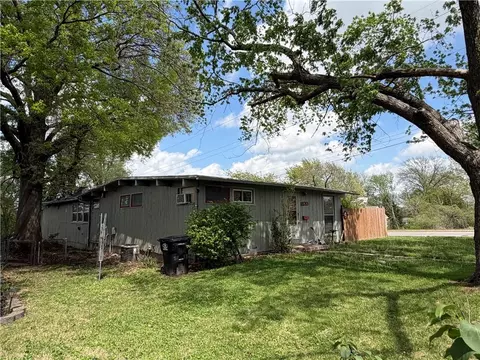 Exterior - 11120 E 36th St, Independence, MO 64052 photo 7 of 10
