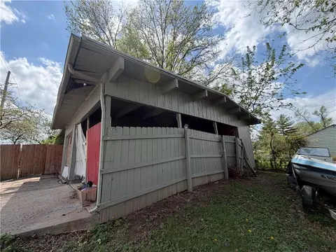 Exterior - 11120 E 36th St, Independence, MO 64052 photo 5 of 10