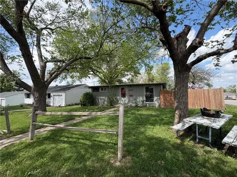 Exterior - 11120 E 36th St, Independence, MO 64052 photo 6 of 10