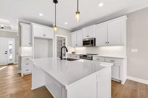 25042 W 94th Ter, Lenexa, KS 66227