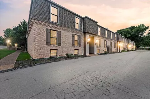 5125 W 75th St, Prairie Village, KS 66208