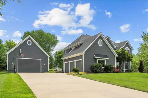 15801 Parkhill St, Overland Park, KS 66221