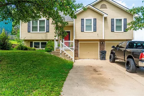 1214 SW Windcrest Ct, Grain Valley, MO 64029