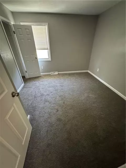 Bedroom - 6206 E 140th Ter, Grandview, MO 64030 photo 4 of 8