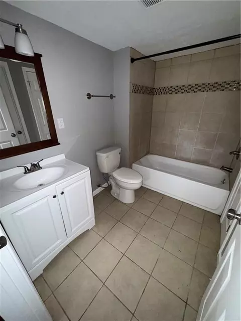 Bath - 6206 E 140th Ter, Grandview, MO 64030 photo 2 of 2