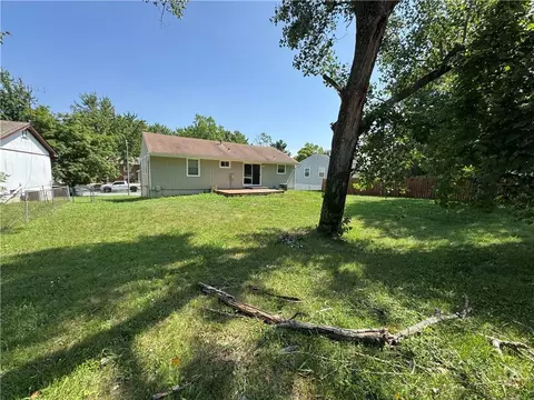 Exterior - 6206 E 140th Ter, Grandview, MO 64030 photo 5 of 10