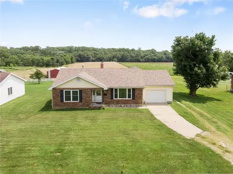 919 S Locust St, Sweet Springs, MO 65351