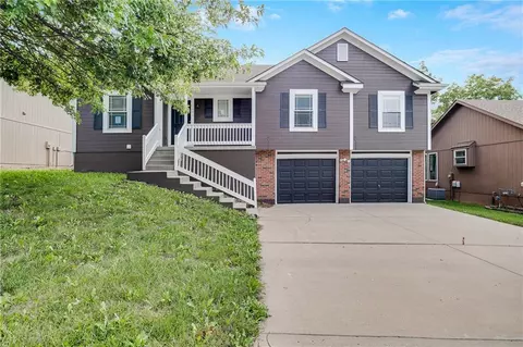 1601 NW Nicholas Dr, Grain Valley, MO 64029