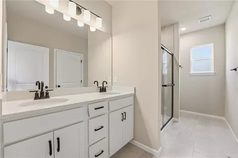 Bath - 27016 E Dogwood Ln, Lees Summit, MO 64086 photo 1 of 3