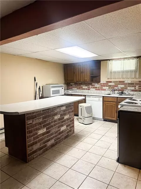 Kitchen - 25998 Hemlock Rd, Bevier, MO 63532 photo 3 of 3