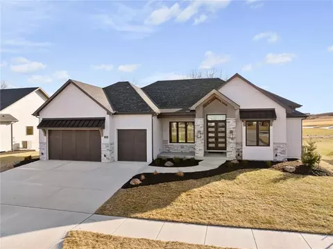 Exterior - 703 Hampstead Dr, Raymore, MO 64083 photo 9 of 10