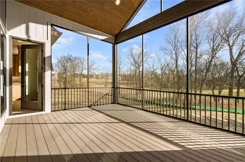 Exterior - 703 Hampstead Dr, Raymore, MO 64083 photo 6 of 10