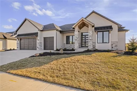 Exterior - 703 Hampstead Dr, Raymore, MO 64083 photo 4 of 10