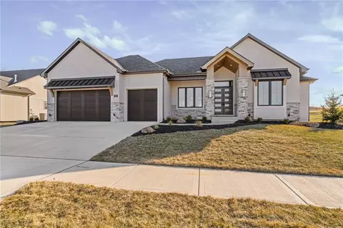 Exterior - 703 Hampstead Dr, Raymore, MO 64083 photo 2 of 10