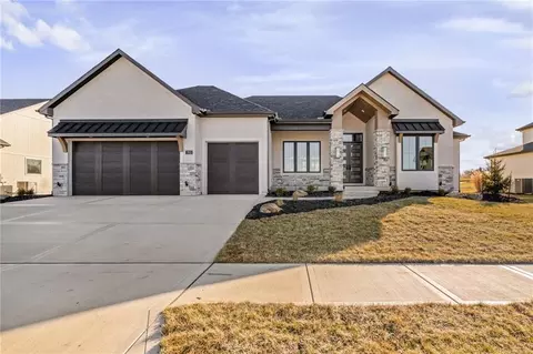 Exterior - 703 Hampstead Dr, Raymore, MO 64083 photo 3 of 10