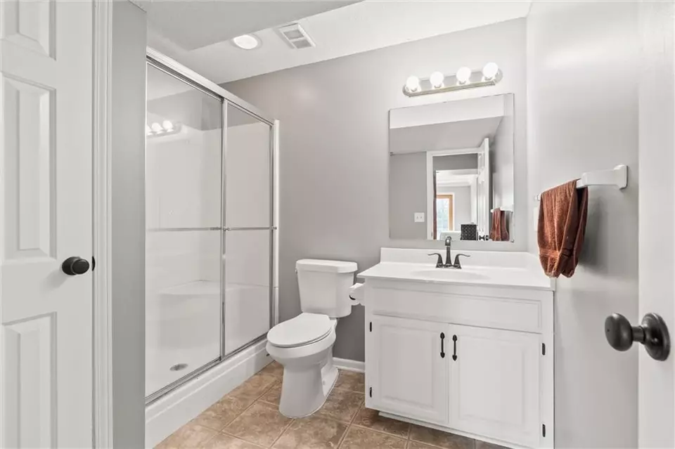 Bath - 4213 SW Sapelo Dr, Lees Summit, MO 64082 photo 6 of 6