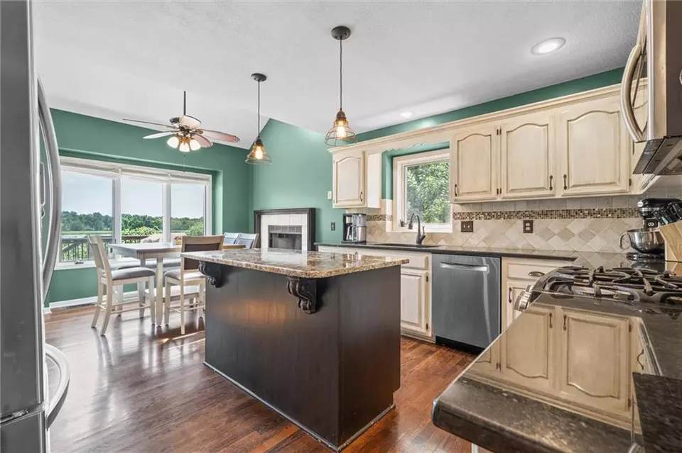 Kitchen - 4213 SW Sapelo Dr, Lees Summit, MO 64082 photo 5 of 5