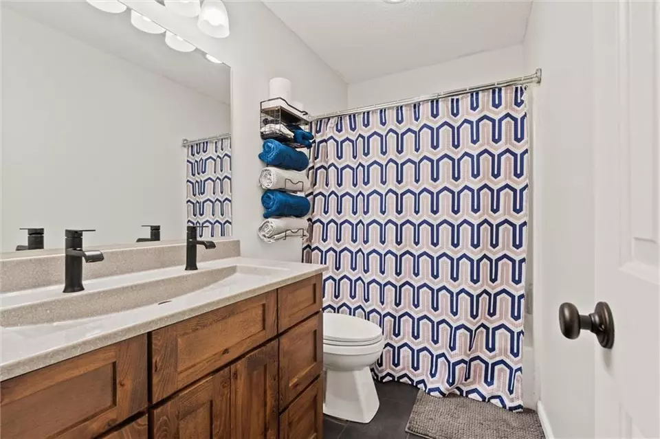 Bath - 4213 SW Sapelo Dr, Lees Summit, MO 64082 photo 5 of 6