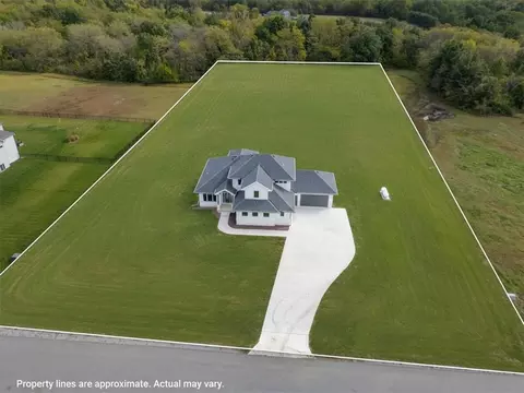 13311 Woodland Ranch Dr, Lone Jack, MO 64086