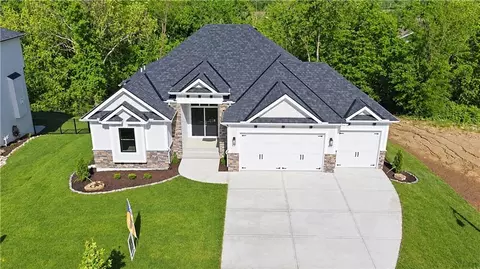 8841 N Kentucky Ave, Kansas City, MO 64157