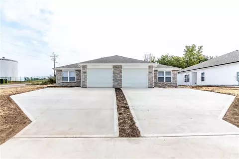1507 Coventry Ct, Warrensburg, MO 64093