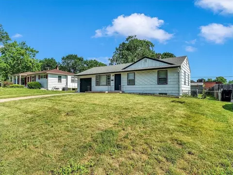 Exterior - 13704 E 41st St, Independence, MO 64055 photo 2 of 5