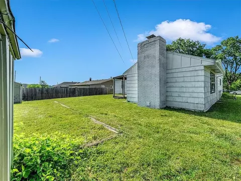 Exterior - 13704 E 41st St, Independence, MO 64055 photo 4 of 5