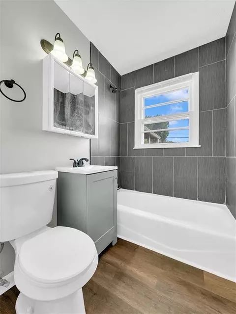 Bath - 13704 E 41st St, Independence, MO 64055 photo 1 of 1