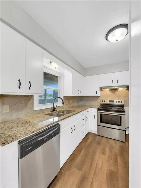 Kitchen - 13704 E 41st St, Independence, MO 64055 photo 2 of 2