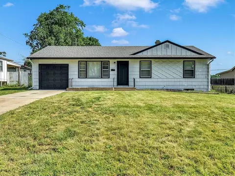 13704 E 41st St, Independence, MO 64055