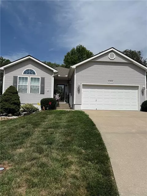 5205 Primrose Ct, Blue Springs, MO 64015